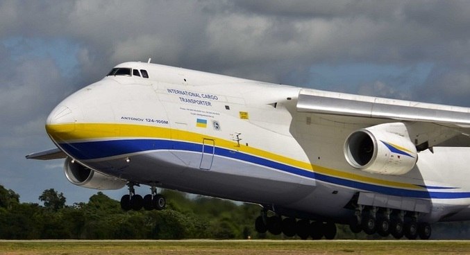 Antonov AN-124 é o segundo maior avião civil de carga do mundo
