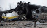 Uma batalha entre russos e ucranianos pelo aeroporto de Hostomel, nosarredores de Kiev, destruiu o avião Antonov-225 Mriya — a maior aeronave decargas do mundo. Com capacidade de transporte ímpar, o Antonov-225 era o únicoexemplar do seu modelo