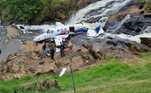 Equipes do Cenipa atuam na perícia do avião que caiu em Caratinga