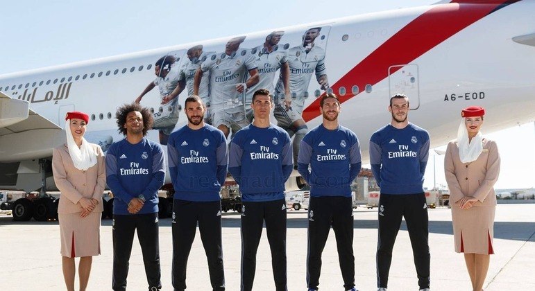 Além do Palmeiras, Real Madrid, Barcelona, Arsenal e PSG possuem aeronaves próprias. A do clube merengue, que é o modelo A380 da Fly Emirates comprada em 2017, possui mais de 500 metros quadrados, conta com camas, chuveiros e pias pessoais dos jogadores e é avaliada em mais de 340 milhões de euros (R$ 1,9 bilhão)