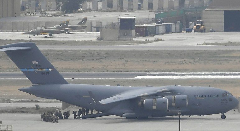 Avião dos EUA usado para retirar militares norte-americanos do Afeganistão