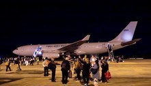Segundo avião com brasileiros resgatados em Israel chega ao Brasil; veja imagens