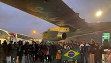 Bolsonaro receberá nesta quinta brasileiros resgatados na Ucrânia