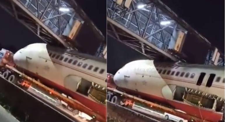 Aeronave  ficou presa sob uma passarela enquanto era transportada por um caminhão, em Nova Délhi
