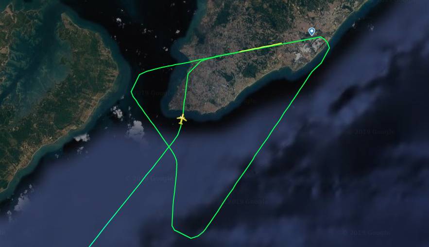 Aplicativo mostrou o caminho feito pela aeronave antes e depois de arremeter