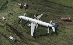 Imagem aérea do avião da Ural Airlines que fez pouso forçado em milharal na Rússia