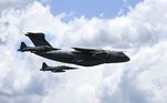 A aeronave da FAB (Força Aérea Brasileira) pousou na Base Aérea de Brasília por volta de 12h.