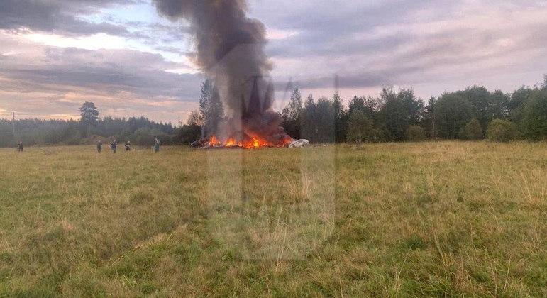 Imagem mostra queda de avião em que o líder do grupo Wagner, Yevgeny Prigozhin, estava