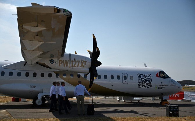 A empresa franco-italiana ATR também exibiu em Farnborough o ATR-72. O avião pode ser visto no Brasil sob as cores da companhia aérea Azul