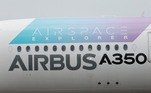 Sem ficar para trás da concorrente, a gigante europeia Airbus também levou ao festival o A350. Segundo informações da Reuters, a companhia Air India teria feito um pedido de dezenas de unidades do modelo do jato