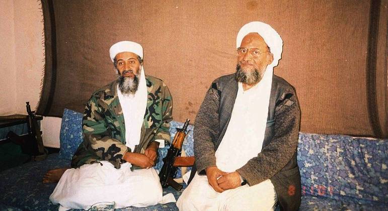 Osama Bin Laden (à dir.) e Ayman al-Zawahiri (à esq.) em registro de 2001