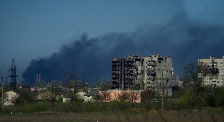 Usina de Azovstal, lar da resistência ucraniana, está sendo duramente atacada pelos russos