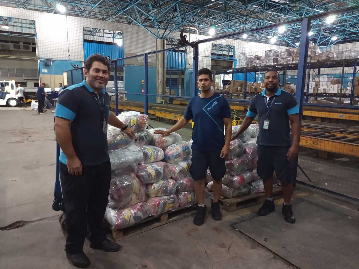 Azul: corrente de solidariedade e 1.500 doações para vítimas das chuvas no Recife 