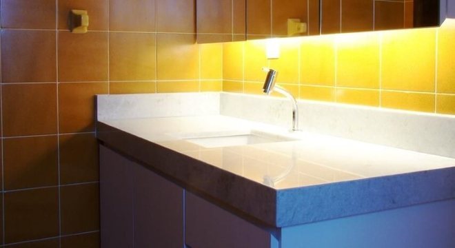 Azulejo para banheiro amarelo Projeto de Maxma Studio