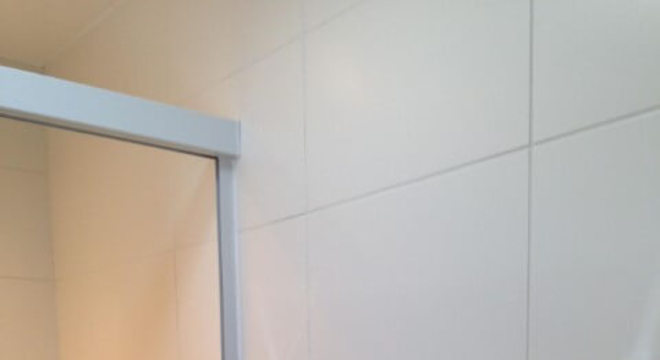 Azulejo para banheiro branco Projeto de Iago Patucci