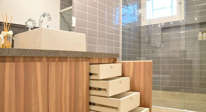 Azulejo para banheiro cinza Projeto de Larissa Neitzel