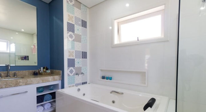 Azulejo para banheiro colorido e estampado Projeto de Engenharia e Arquitetura