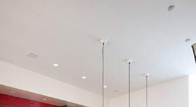 azulejo vermelho para cozinha branca moderna 