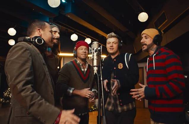 Backstreet Boys - “Last Christmas”: Em 2022, o grupo americano lançou uma versão dessa grande canção natalina gravada originalmente em 1984 pelo duo britânico “Wham!”.