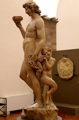 Baco - A escultura do Deus do Vinho, da Mitologia Romana, foi feita entre 1496 e 1498 em mármore. Baco está acompanhado de um fauno. 