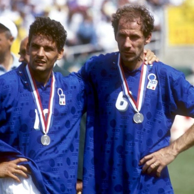 Baggio e Baresi, com suas medalhas de prata