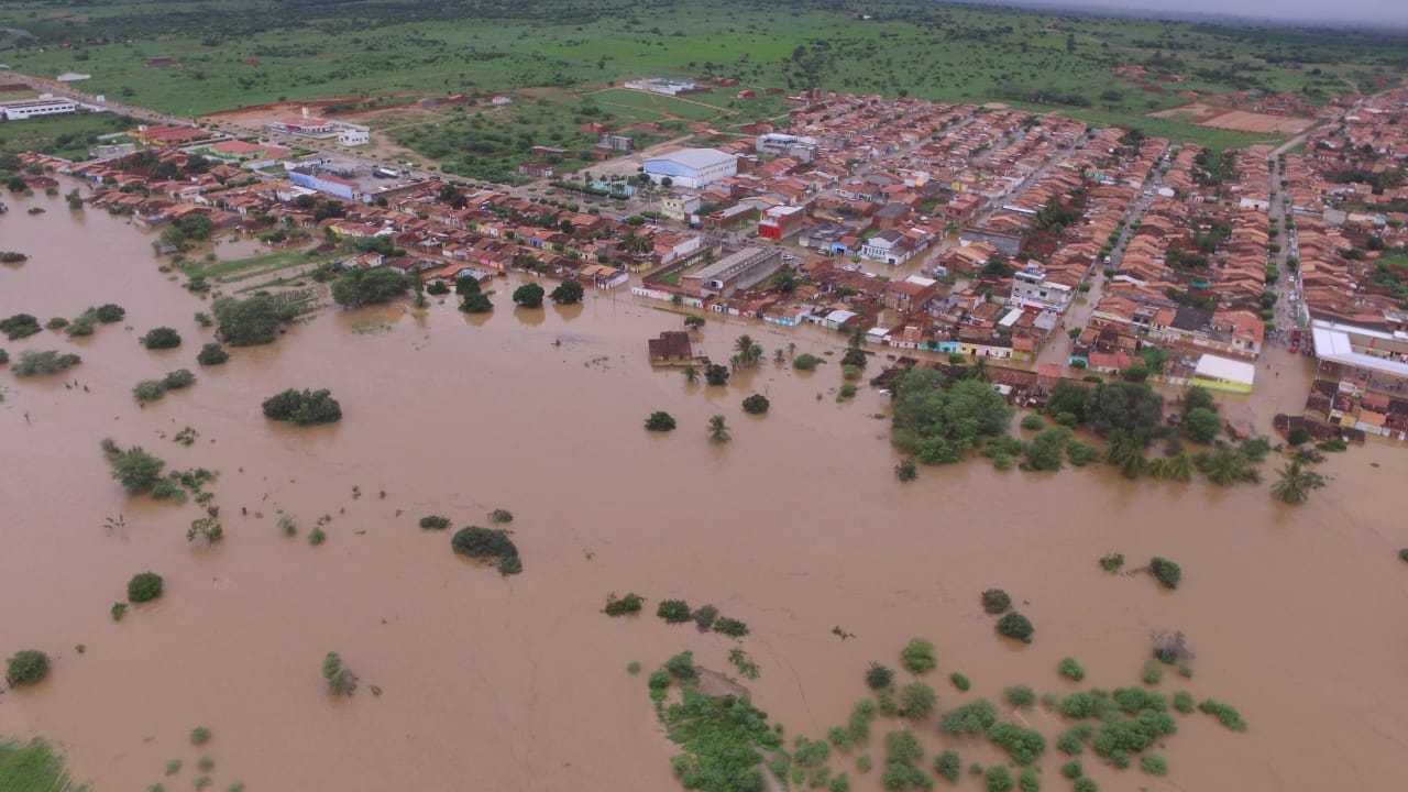 Resultado de imagem para Bahia - Barragem se rompe e atinge duas cidades