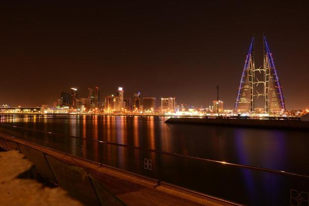 Bahrein - Governado pelo rei Hamad bin Isa al-Khalifa - População: 1,4 milhão de habitantes. Capital: Manama. 