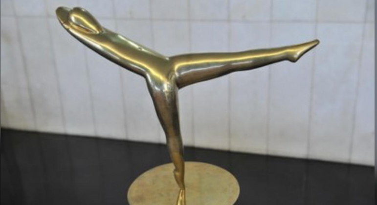 Bailarina, escultura de bronze polido do modernista Victor Brecheret, foi destruída pelos vândalos. A obra, criada em 1920, foi arrancada do pedestal e deixada no chão de uma das salas do Congresso Nacional