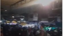 Moradores do City Jaraguá (SP) reclamam de som alto em baile funk na rua e barulho das motos