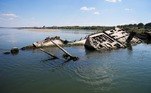 A pior seca da Europa em anos levou o rio Danúbio a um dos níveis mais baixos em quase um século, expondo os cascos de dezenas de navios de guerra alemães que afundaram durante a 2ª Guerra Mundial, perto da cidade portuária de Prahovo, na Sérvia