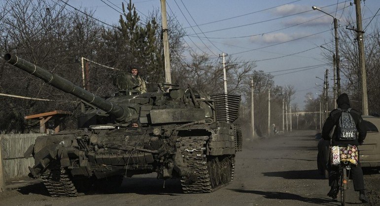 Longe de recuar e apesar dos rumores de retirada que circulam há uma semana, os comandantes das Forças Armadas ucranianas 