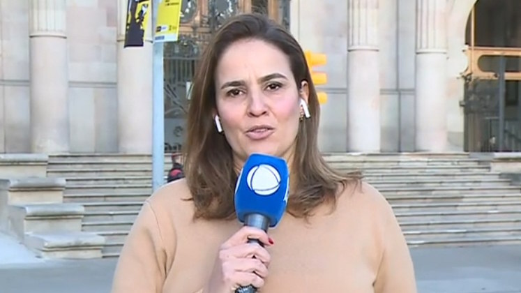 A repórter Ana Paula Gomes, correspondente da RECORD, foi até o Tribunal de Barcelona e acompanhou os três dias de julgamento na Espanha. Em nenhum momento, a vítima teve contato visual com o acusado, além da voz dos relatos ter sido destorcida, para preservar a identidade da mulher 