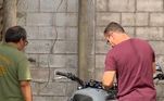 Um mecânico e um chaveiro foram chamados para ajudar na realização da perícia da moto de Bruno Krupp, de 25 anos. O veículo foi analisado porque a defesa do modelo alegou falha nos freios no dia do acidente