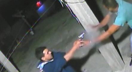 O homem teria se enfurecido com supostos olhares do vizinho para a sua esposa