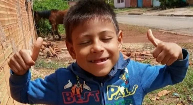 Carlos Abrahão, de 6 anos, morreu após dar entrada no pronto-socorro com fortes dores de cabeça e ânsia de vômito