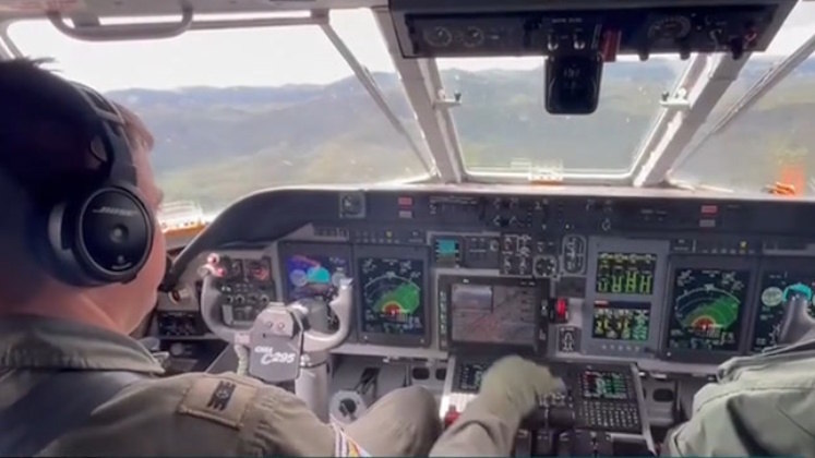 O Balanço Geral acompanha o caso do helicóptero desaparecido com quatro pessoas a bordo, no dia 31 de dezembro, com destino a Ilhabela (SP). Familiares esperavam uma breve viagem, que duraria 45 minutos de São Paulo ao litoral norte, mas já aguardam por notícias há nove dias. As buscas continuam e não há indícios de os tripulantes estão. Entenda tudo que se sabe sobre o caso a seguir