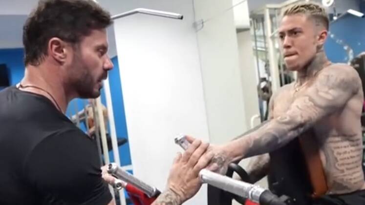 Além de treinador de estrelas, como o MC Daniel, Renato é professor de química, personal trainer, atleta profissional e empresário. Mas, atingiu mesmo a fama quando entrou para o mundo digital. Como influenciador que vende saúde, o homem conquistou mais de 7 milhões de seguidores 