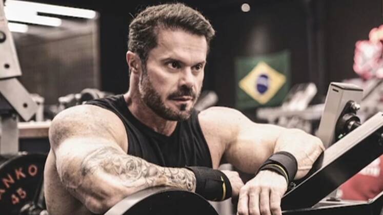 Em suas redes sociais, Cariani se pronunciou sobre o ocorrido. O influenciador disse que foi informado e não apenas a sua empresa, mas várias outras, estão sendo investigadas em um processo que ele também alega não saber do que se trata. Além disso, revelou que seus advogados vão entrar no caso. 'Fui surpreendido', desabafou. 