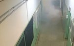 Haviam mais de 300 pessoas na escola, entre funcionários e
estudantes. A fumaça das bombas causou momentos de pânico no local