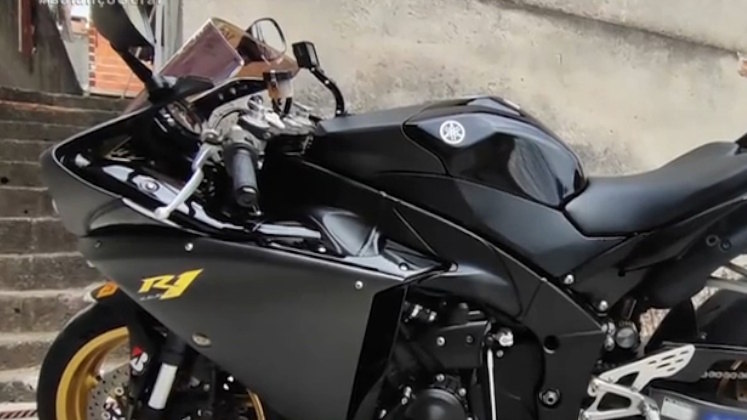 O homem que sempre gostou de motos e colocou como objetivo de vida uma de alta cilindrada — veículos mais potentes —, viu o sonho se transformar em pesadelo, quando acordou e percebeu que não havia nada em sua garagem
