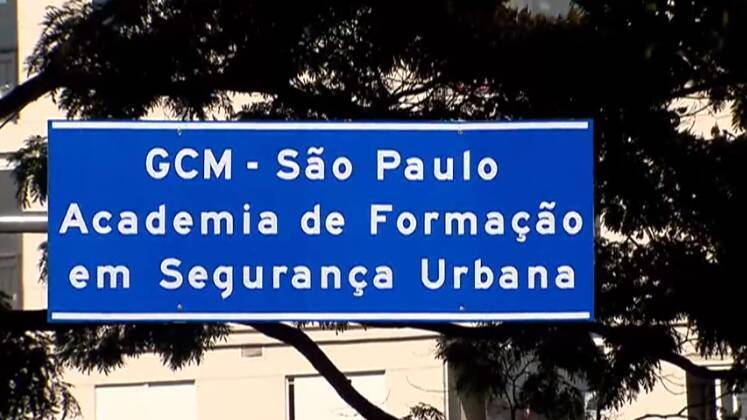 Logo após o ocorrido, os trabalhadores se dirigiram a academia
de formação da Guarda Civil Metropolitana em busca de ajuda. Com as descrições
e relatos, os policiais conseguiram identificar e localizar os suspeitos.
Segundo um dos policiais, durante a busca pessoal foram encontrados os objetos
 desse e de outros roubos feitos pelos estrangeiros