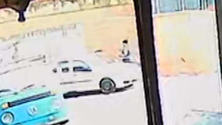 Porém,
uma câmera de segurança de uma rua próxima mostrou que Juliana não foi seguida
pela criança, e Caio não foi visto por lá nas horas seguintes