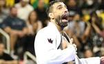 O Balanço Geral Manhã acompanha o caso de Leandro Lo, campeão mundial de jiu-jítsu, morto durante um show de pagode, em um clube famoso, na zona sul de São Paulo. O atirador é o policial militar Henrique Velozo, que estava de folga e fugiu após o disparo. Amigos e familiares acreditam que eles já se conheciam. Entenda