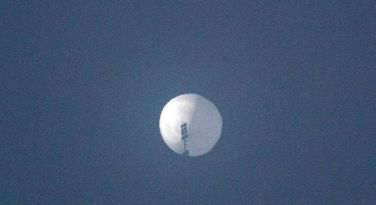 Balão chinês foi visto ao sobrevoar o céu dos Estados Unidos