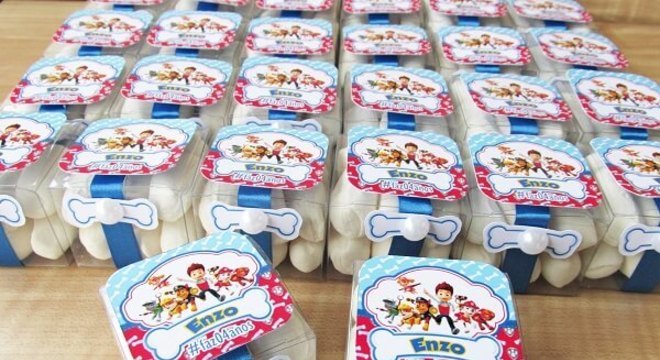 Balas de coco para lembrancinha de festa da patrulha canina