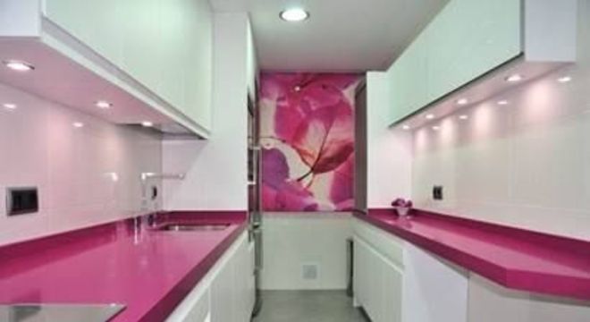 balcão da cozinha fúcsia