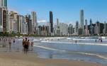 1ª - Balneário Camboriú (SC)A valorização de 20,7% no preço do metro quadrado nos
últimos 12 meses manteve a cidade dos grandes edifícios na liderança do
ranking, com valor médio de R$ 11.876