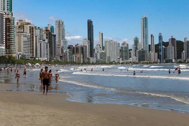 As praias exuberantes de Santa Catarina atraíram 5,2% dos
turistas brasileiros em 2021 e colocam o estado como o sétimo mais visitado
