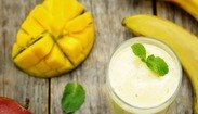 Smoothie de manga e banana opção nutritiva e deliciosa (Smoothie de manga e banana opção nutritiva e deliciosa)