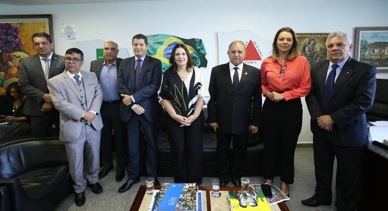 Bancada do DF durante reunião no gabinete do senador Izalci Lucas, em 2 de fevereiro